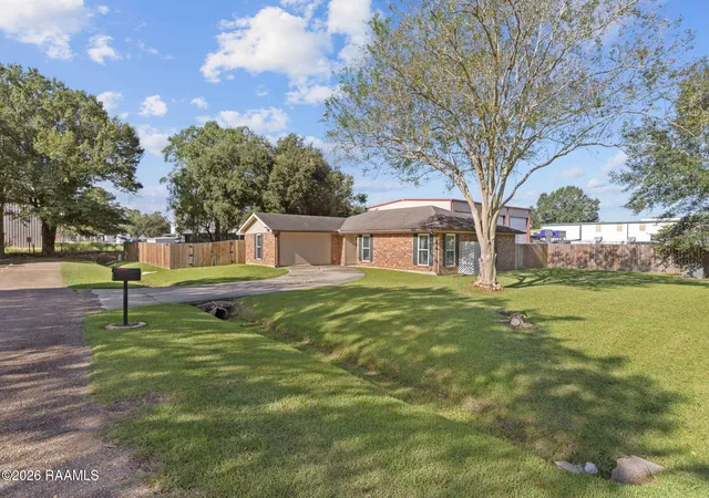 Photo 3 of Single family home for sale at 113 Bayberry Ave, Broussard, LA 70518 | MLS# 2600006716 | Listing updated on 2026-09-09