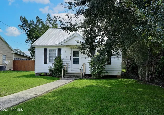 Homes for sale in Franklin, LA | 1408 Thomas St, Franklin, LA 70538 | MLS# 24008344
