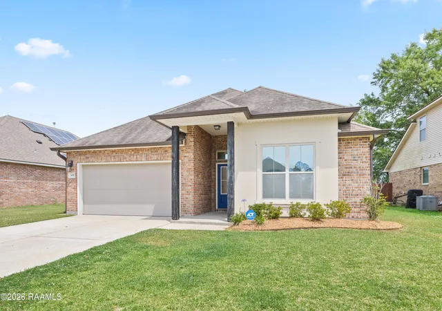 Photo 4 of Sale Pending at 402 Norman Dr, Lafayette, LA 70501 | MLS# 2600003448 | Listing updated on 2026-08-25