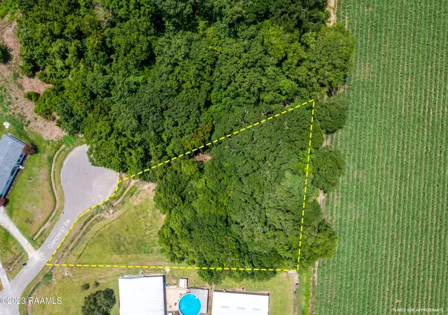Photo 1 of Land for sale at 909 Oakcrest Dr, New Iberia, LA 70563 | MLS# 2500004609 | Listing updated on 2026-08-01