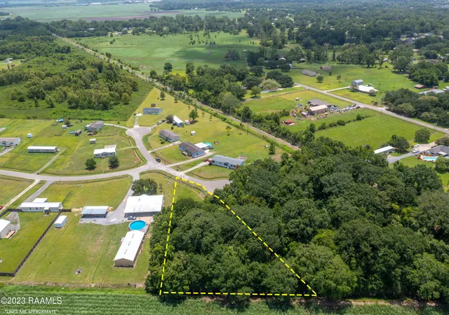 Photo 3 of Land for sale at 909 Oakcrest Dr, New Iberia, LA 70563 | MLS# 2500004609 | Listing updated on 2026-08-01