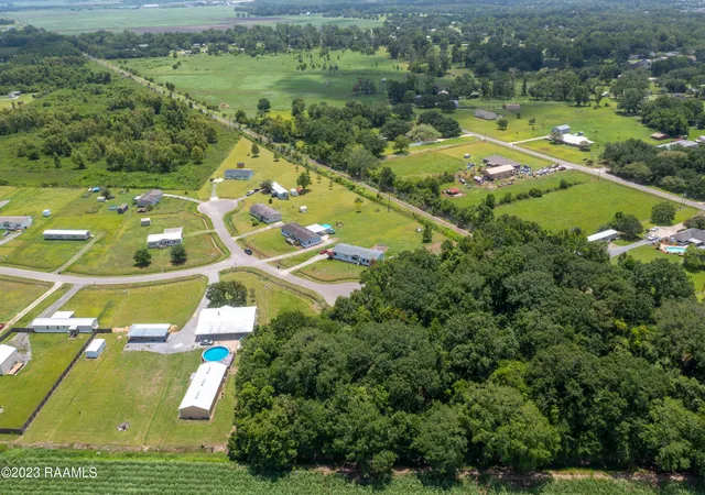 Photo 4 of Land for sale at 909 Oakcrest Dr, New Iberia, LA 70563 | MLS# 2500004609 | Listing updated on 2026-08-01