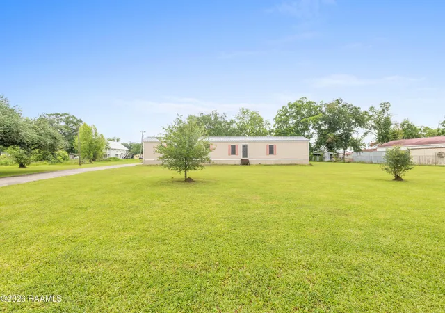 3rd image of 1010 Robert Dr, Saint Martinville, LA 70582 | MLS# 2500005625