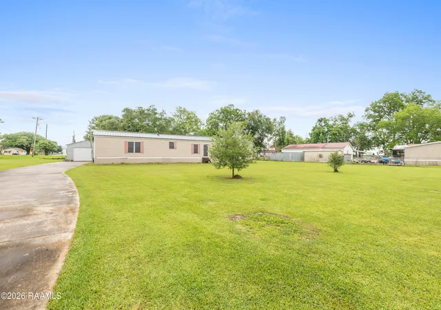 4th image of 1010 Robert Dr, Saint Martinville, LA 70582 | MLS# 2500005625