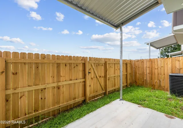 4th image of 117 Firethorn Dr, Youngsville, LA 70592 | MLS# 2500003261