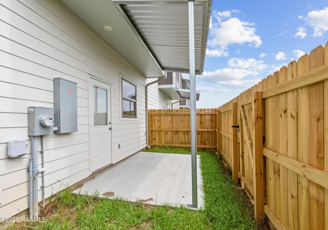 5th image of 117 Firethorn Dr, Youngsville, LA 70592 | MLS# 2500003261