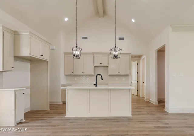 4th image of 203 Queenstown Ave, Youngsville, LA 70592 | MLS# 2500006712