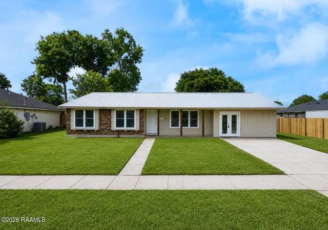 Photo 2 of Sale Pending at 106 Lucas Cir, Lafayette, LA 70508 | MLS# 2600007236 | Listing updated on 2026-09-09