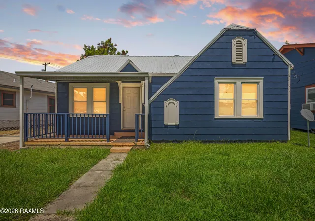 28th image of 834 W Saint Peter St, New Iberia, LA 70560 | MLS# 2600007058