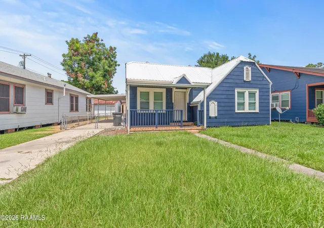 2nd image of 834 W Saint Peter St, New Iberia, LA 70560 | MLS# 2600007058