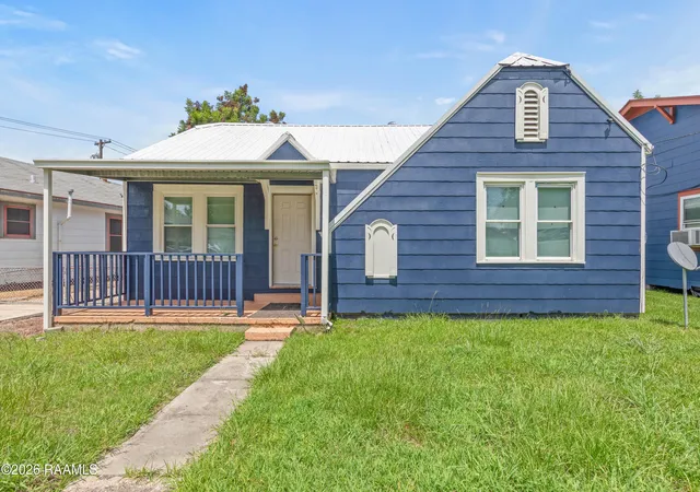 Photo 3 of Single family home for sale at 834 W Saint Peter St, New Iberia, LA 70560 | MLS# 2600007058 | Listing updated on 2026-10-09