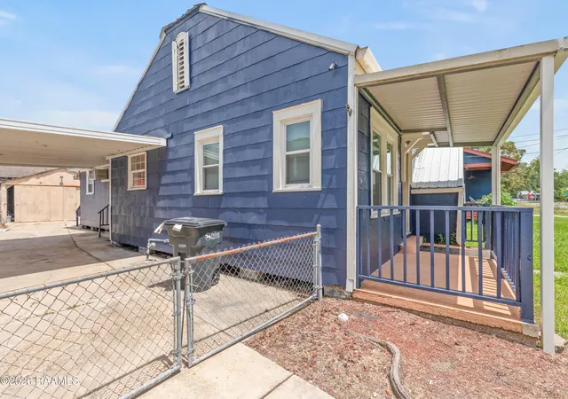 Photo 3 of Single family home for sale at 834 W Saint Peter St, New Iberia, LA 70560 | MLS# 2600007058 | Listing updated on 2026-10-09