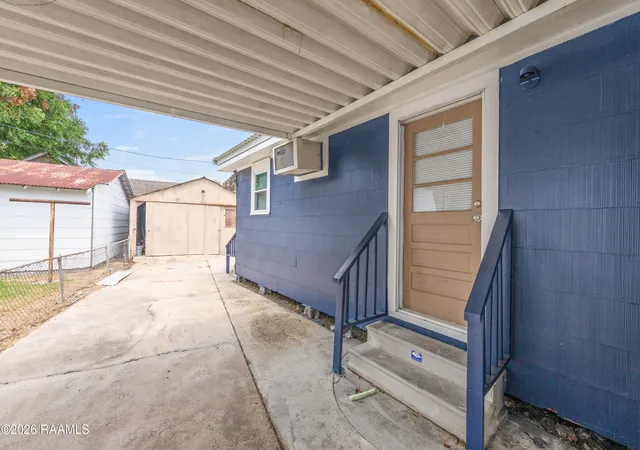 Photo 4 of Single family home for sale at 834 W Saint Peter St, New Iberia, LA 70560 | MLS# 2600007058 | Listing updated on 2026-10-09