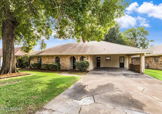 Photo 2 of Sale Pending at 106 Alpha Dr, Lafayette, LA 70506 | MLS# 2600005881 | Listing updated on 2026-08-31