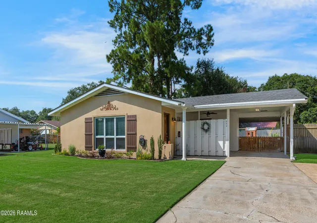 2nd image of 205 Carmen St, New Iberia, LA 70563 | MLS# 2600006803