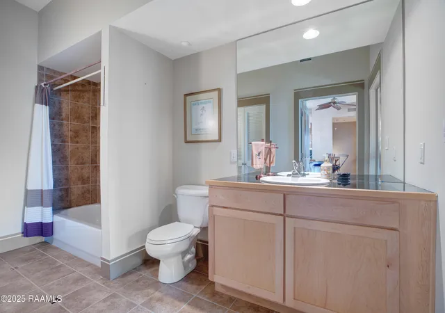 2nd image of 1121 Camellia Blvd, Lafayette, LA 70508