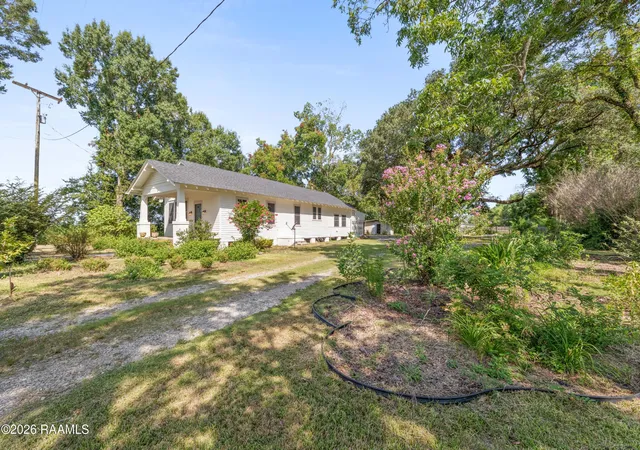 Photo 3 of Sale Pending at 108 Coteau Rd, New Iberia, LA 70560 | MLS# 2600006146 | Listing updated on 2026-09-09