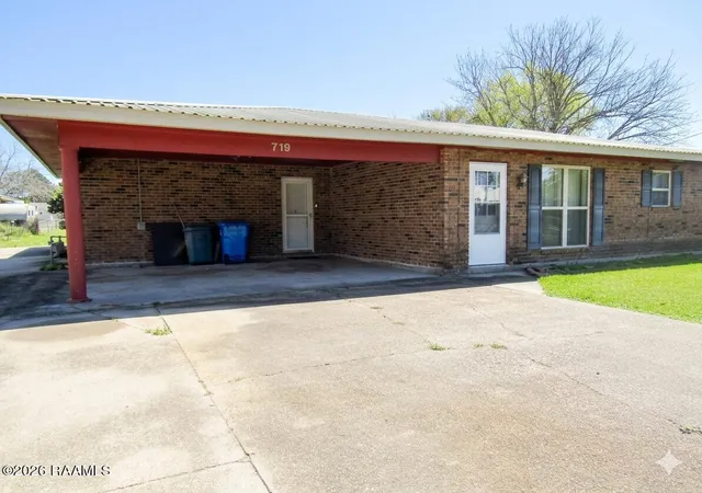 Photo 2 of Single family home for sale at 719 Lillian St, New Iberia, LA 70560 | MLS# 2600002308 | Listing updated on 2026-09-15