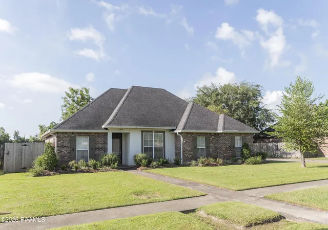 image of 1019 Woodridge Dr, Breaux Bridge, LA 70517 | MLS# 2600007607