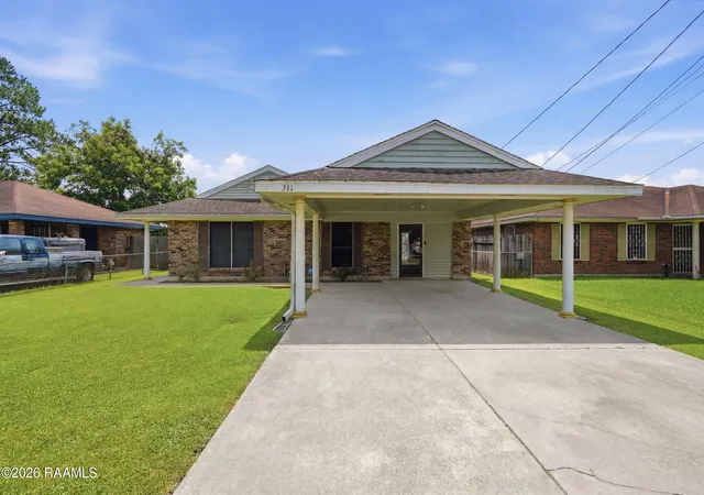 Homes for sale in New Iberia, LA | 311 Silver St, New Iberia, LA 70560 | MLS# 2600006294