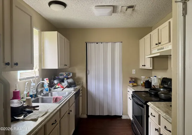 Photo 2 of Single family home for sale at 300 Cantal Dr, Lafayette, LA 70507 | MLS# 2600006018 | Listing updated on 2026-09-02