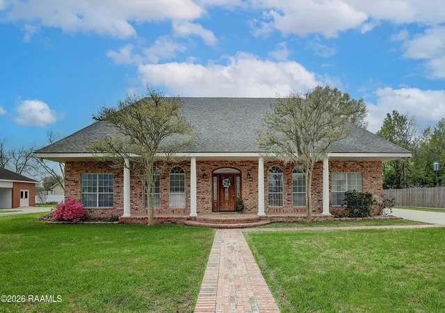 2nd image of 2018 La Belle Villa Rd, New Iberia, LA 70563 | MLS# 2600006339