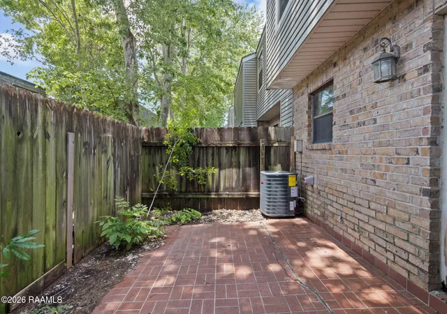 2nd image of 100 Winchester Dr, Lafayette, LA 70506