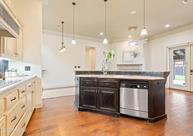 Photo 3 of Single family home for sale at 108 Epinal Dr, Lafayette, LA 70507 | MLS# 2500006052 | Listing updated on 2026-08-31