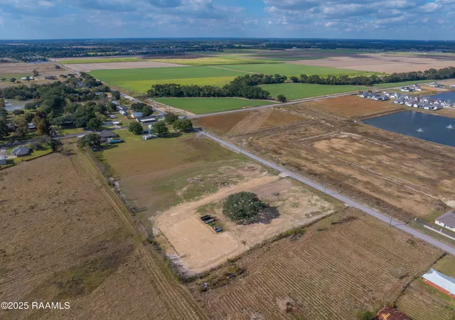 4th image of 537 Chemin Agreable, Youngsville, LA 70592 | MLS# 2500005605