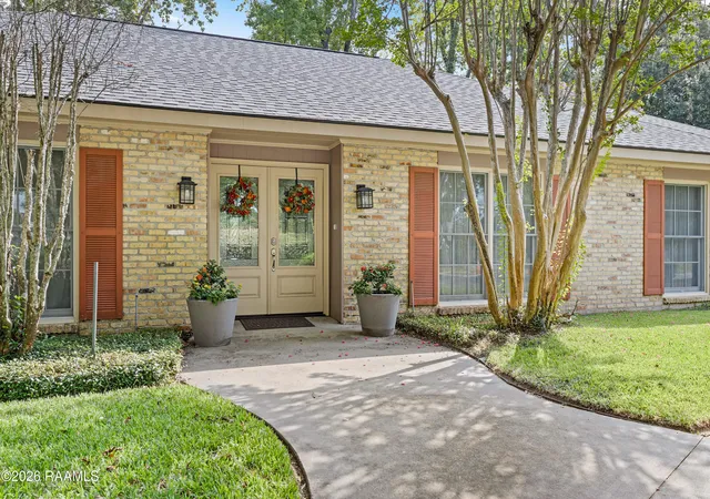 Photo 4 of Sale Pending at 303 Ducharme Ln, Lafayette, LA 70503 | MLS# 2600007506 | Listing updated on 2026-09-12