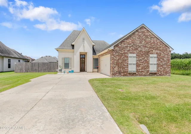 Photo 2 of Sale Pending at 405 Sleepy Brk Rd, Lafayette, LA 70508 | MLS# 2600007026 | Listing updated on 2026-09-09