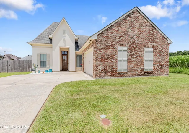 Photo 3 of Sale Pending at 405 Sleepy Brk Rd, Lafayette, LA 70508 | MLS# 2600007026 | Listing updated on 2026-09-09