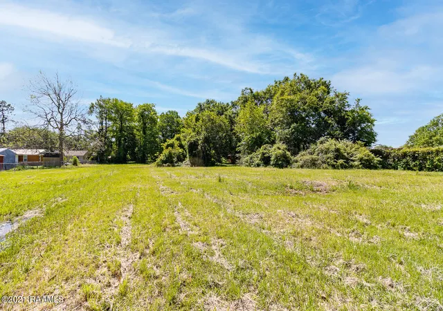 Photo 4 of Sale Pending at 1300 S Orange St, Lafayette, LA 70501 | MLS# 21003431 | Listing updated on 2026-09-09