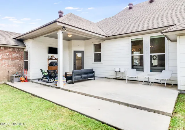 Photo 4 of Sale Pending at 305 Stoneridge Dr, Duson, LA 70529 | MLS# 2600007059 | Listing updated on 2026-08-12