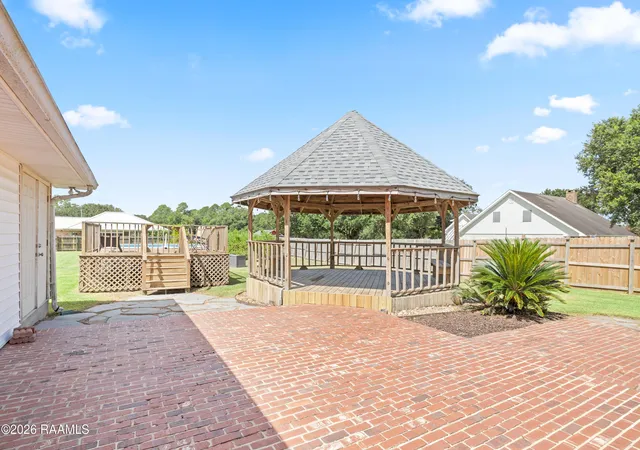 2nd image of 817 Cemetery Rd, Saint Martinville, LA 70582 | MLS# 2600007428