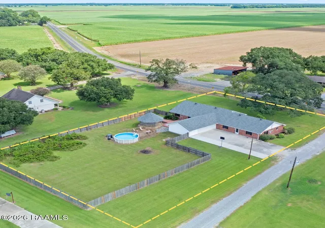 3rd image of 817 Cemetery Rd, Saint Martinville, LA 70582 | MLS# 2600007428