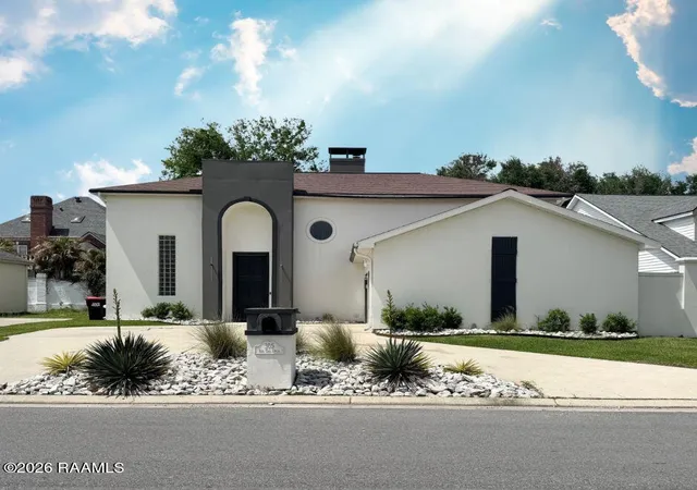 Photo 1 of Single family home for sale at 305 Redoak Cir, Lafayette, LA 70506 | MLS# 2600002953 | Listing updated on 2026-08-14