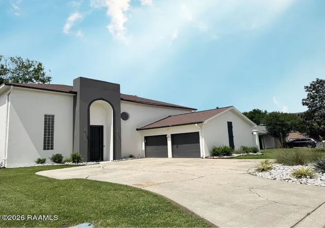 Photo 3 of Single family home for sale at 305 Redoak Cir, Lafayette, LA 70506 | MLS# 2600002953 | Listing updated on 2026-08-14