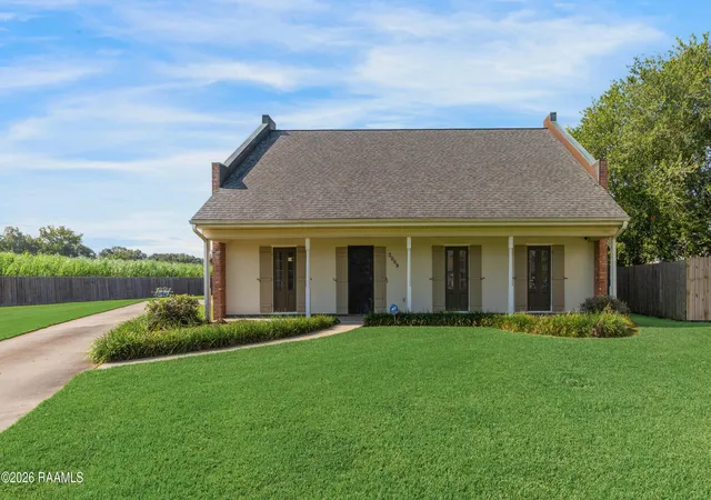 Photo 1 of Single family home for sale at 2009 Windmill Cir, New Iberia, LA 70563 | MLS# 2600007300 | Listing updated on 2026-09-10