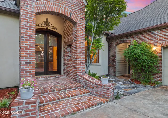 4th image of 103 Masterspoint Dr, Broussard, LA 70518 | MLS# 2020024171