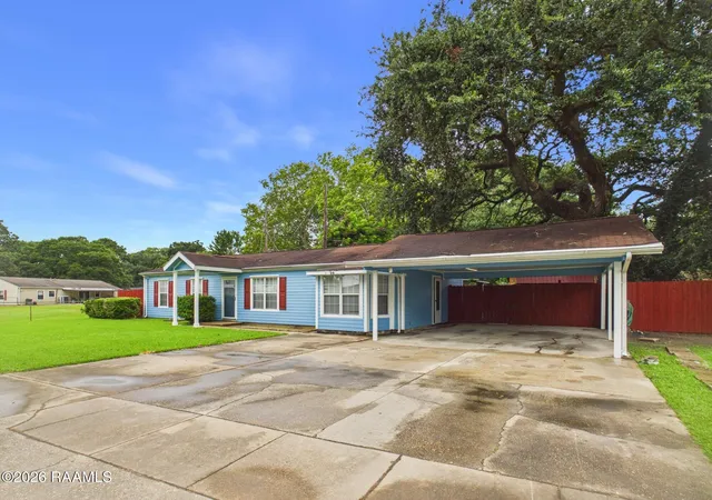 Photo 2 of Single family home for sale at 1007 Priscilla Ln, Lafayette, LA 70501 | MLS# 25001044 | Listing updated on 2026-08-24