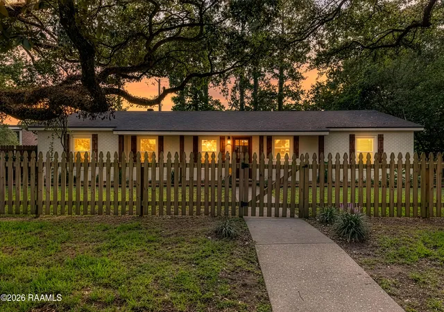 Photo 1 of Sale Pending at 720 Myrtle Pl, Lafayette, LA 70506 | MLS# 2600005010 | Listing updated on 2026-09-21