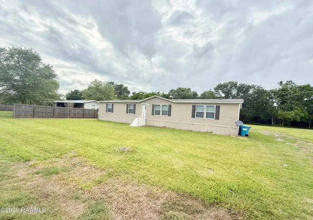 Homes for sale in St. Martinville, LA | 1075 Percy Rd, St. Martinville, LA 70582 | MLS# 2600004021