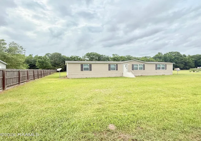 Homes for sale in St. Martinville, LA | 1075 Percy Rd, St. Martinville, LA 70582 | MLS# 2600004021