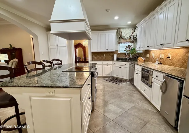 2nd image of 7 Steamboat Bnd Bnd, New Iberia, LA 70563 | MLS# 2600005381