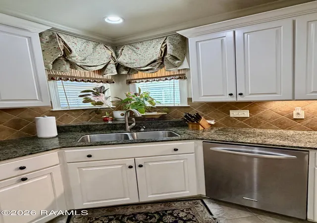 4th image of 7 Steamboat Bnd Bnd, New Iberia, LA 70563 | MLS# 2600005381