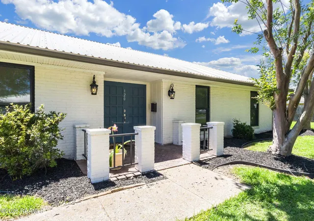 2nd image of 120 6th St, Breaux Bridge, LA 70517 | MLS# 2600004331