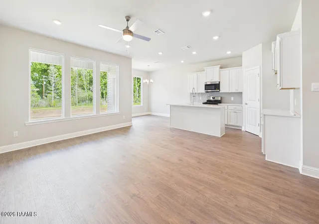 2nd image of 308 Bellewood Dr, Lafayette, LA 70507 | MLS# 2600007395