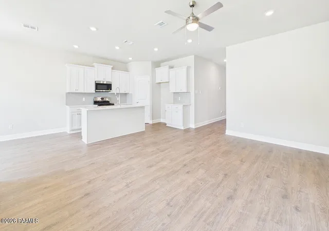 Photo 3 of Single family home for sale at 308 Bellewood Dr, Lafayette, LA 70507 | MLS# 2600007395 | Listing updated on 2026-08-11