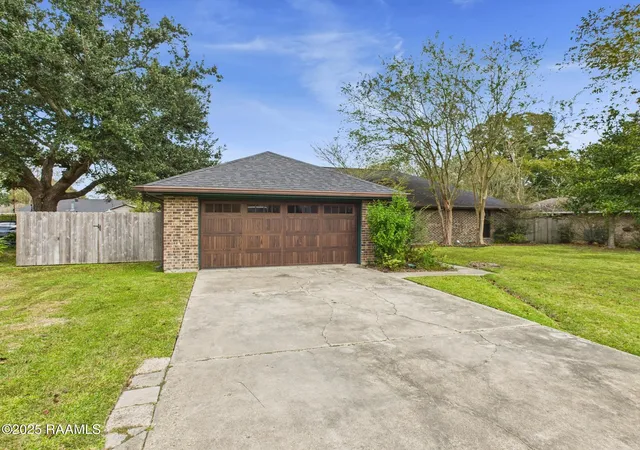 3rd image of 108 Pullin Dr, Youngsville, LA 70592 | MLS# 2500005446
